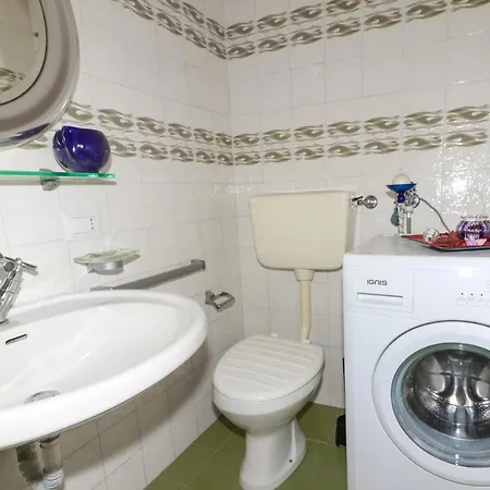 Arolo Sleeps 5 *