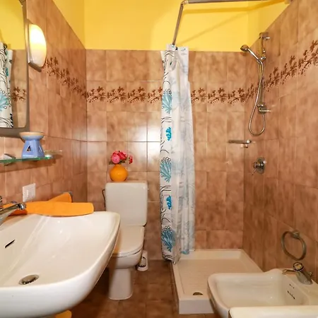 아파트 Arolo Sleeps 5 Monvalle