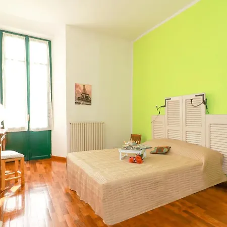 Arolo Sleeps 5